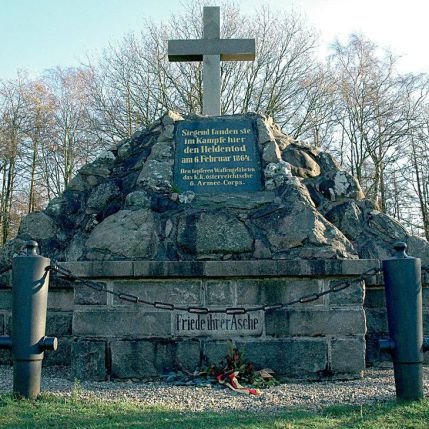 Foto des Österreicher-Denkmals am Sankelmarker See